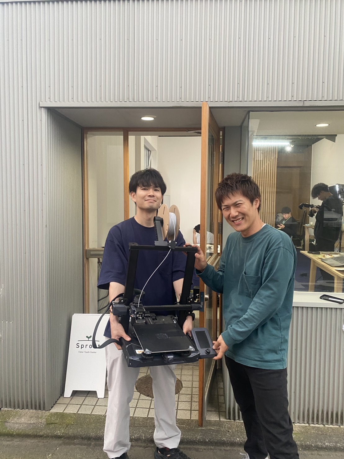 【ユースセンタースプラウトに３Dプリンターを寄贈させていただきました!】